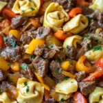 Genießen Sie Cheesesteak-Tortellini in einer reichhaltigen Provolonesauce.