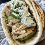 Mediterranes Hähnchen-Gyros mit Feta-Tzatziki: Ein Genuss!