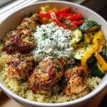 Kräuterhähnchen- und Couscous-Bowls mit Tzatziki