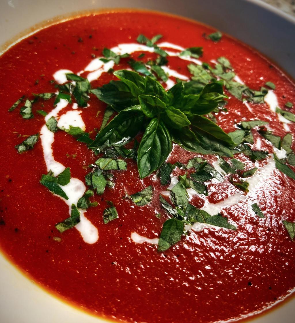 Cremige Tomaten-Basilikum-Suppe