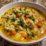 Zitronen-Hühnchen-Orzo-Suppe