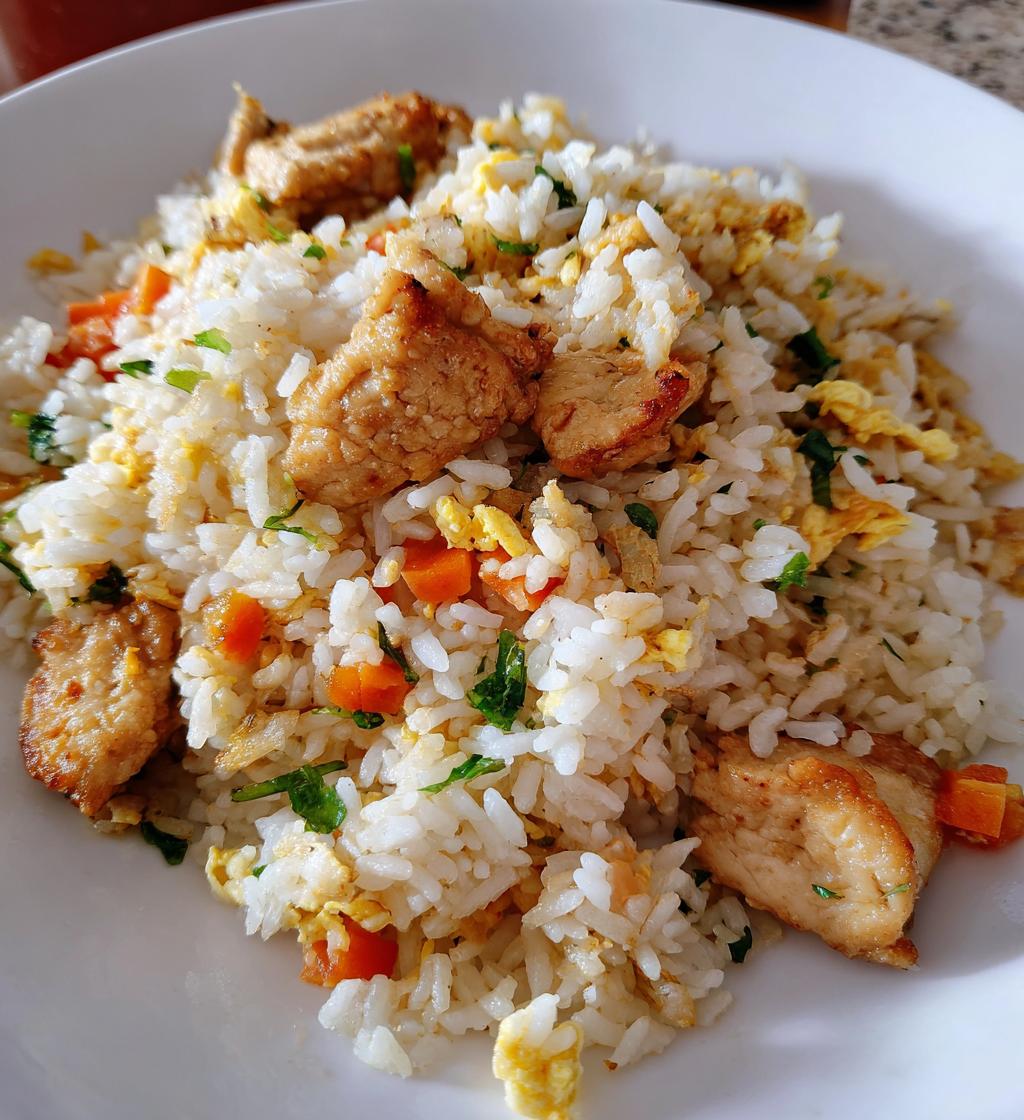 Gebratener Reis mit Hähnchen