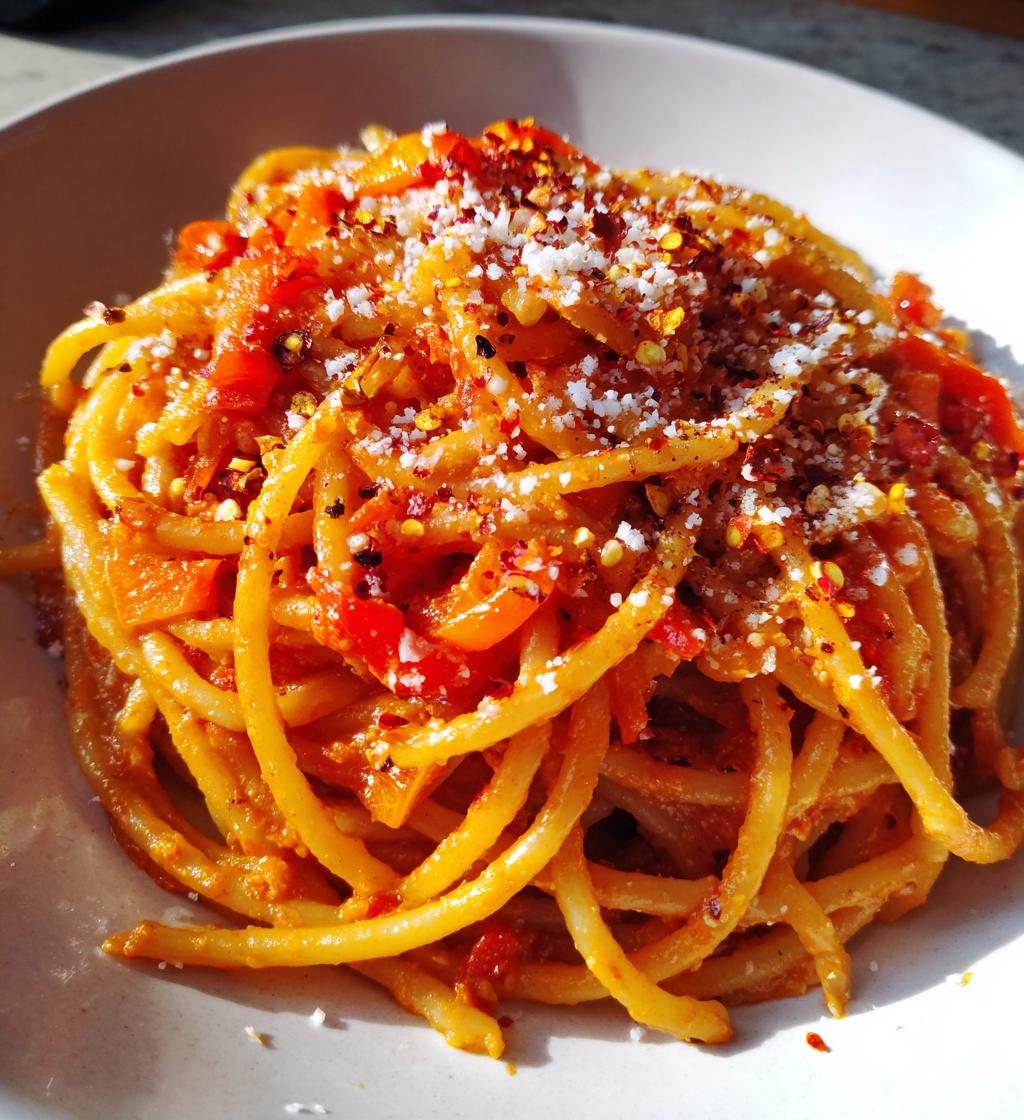 Geröstete Paprika-Pasta