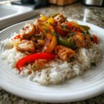 Hühnchen-Pfannengericht mit Reis