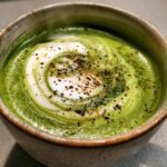 Spinat- und Artischockensuppe