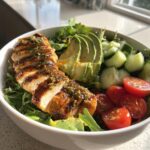 Gegrillter Hähnchen-Avocado-Salat
