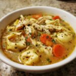 Hühnchen-Tortellini-Suppe