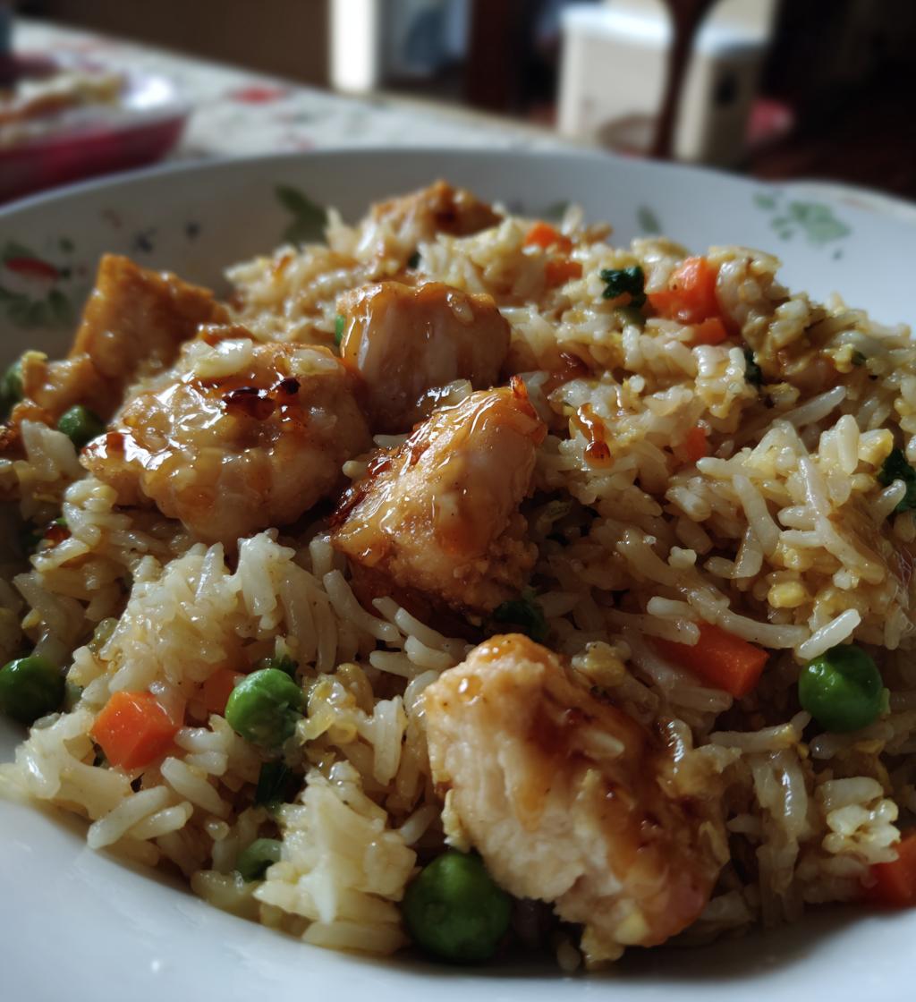 Hähnchen gebratener Reis